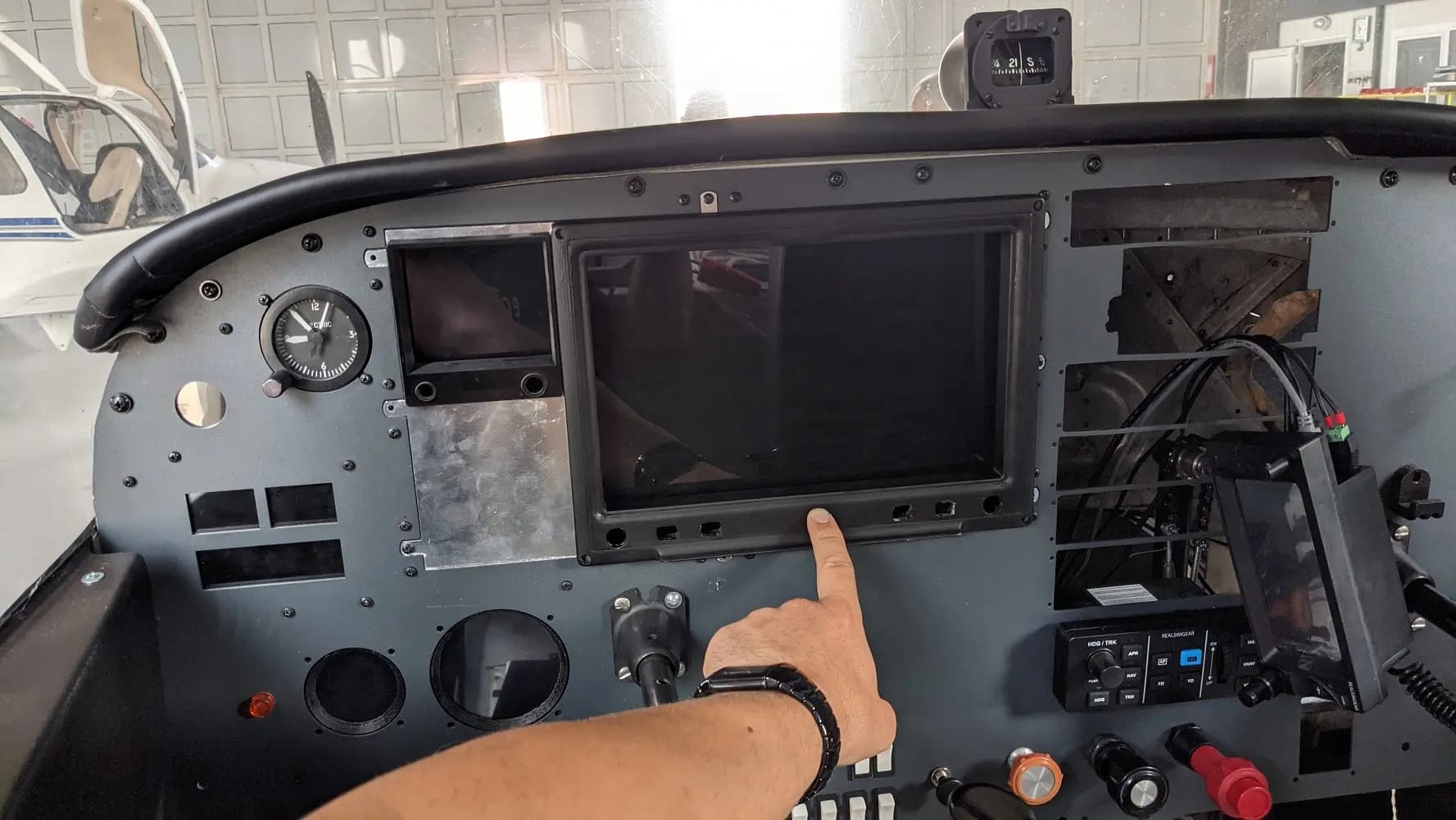 Installed glass panel in the C-172 simulator
