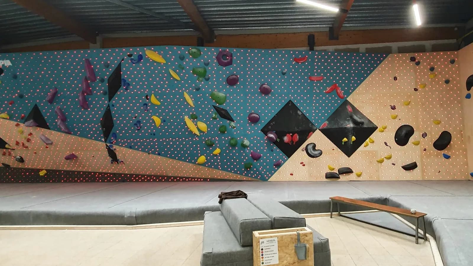 E-Walls climbing system with light up lights - boulder 2