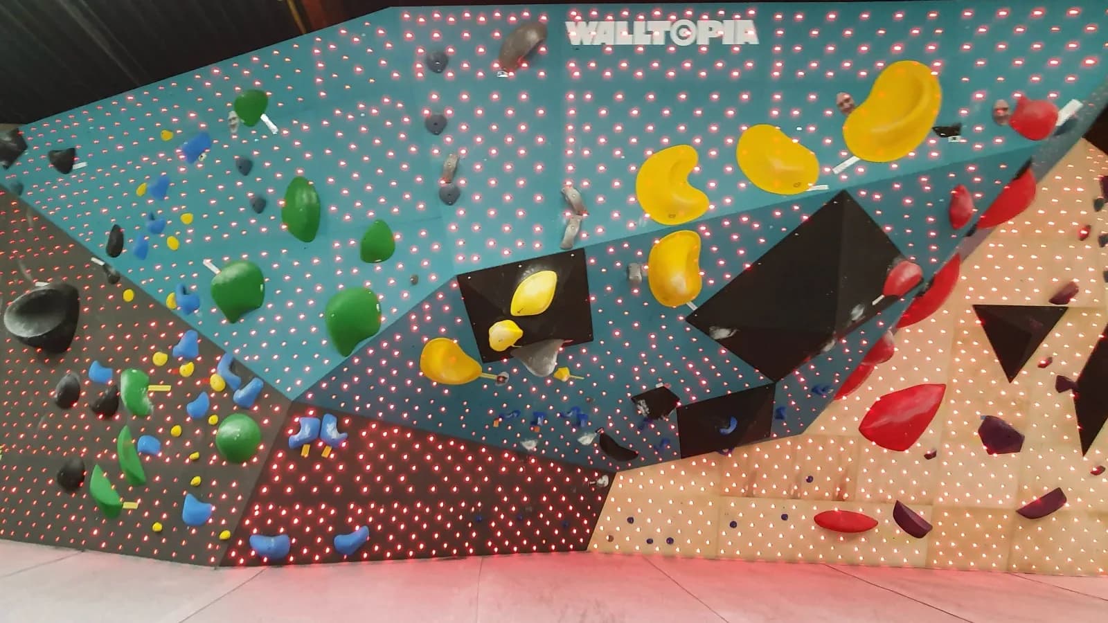 E-Walls climbing system with light up lights - boulder 4